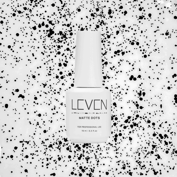 Το Matte Dots της LEVEN είναι ένα matte top coat με μαύρες κουκκίδες, ιδανικό για egg nails με ξεχωριστό χαρακτήρα.
